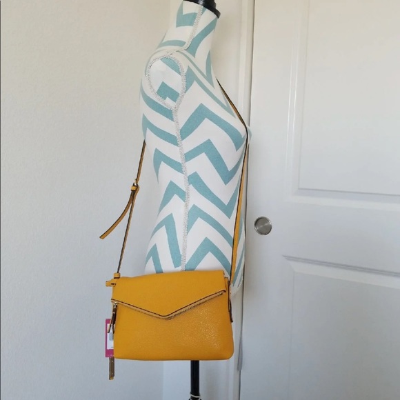 Vince Camuto Handbags - Vince Camuto Arlen Crossbody